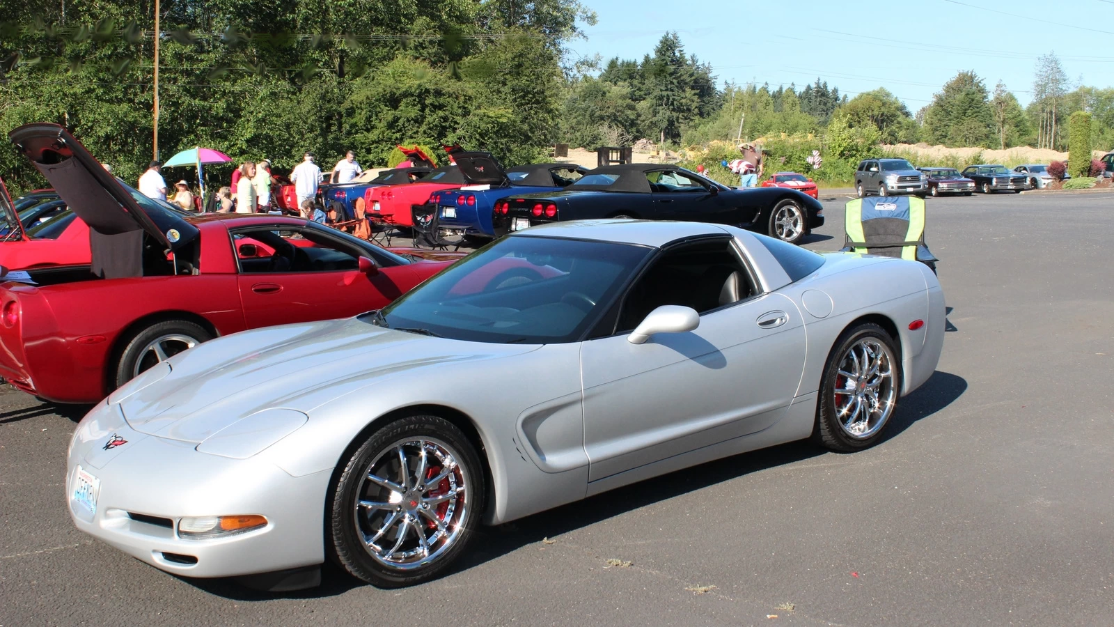 Click to Enlarge-Esc to Close Corvette Generations/C5/C5 2001 Silver MM.webp